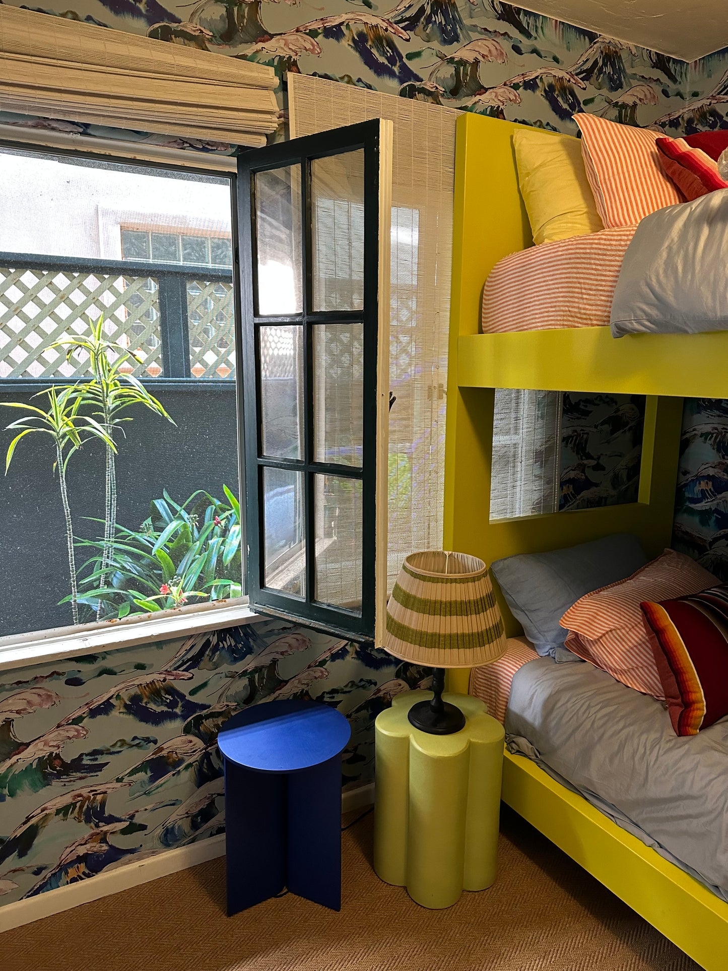 Corner bunk beds